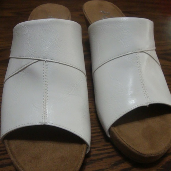 Aerosoles A2 White Leather Sandal Wedge Heel size 9 - Picture 2 of 4